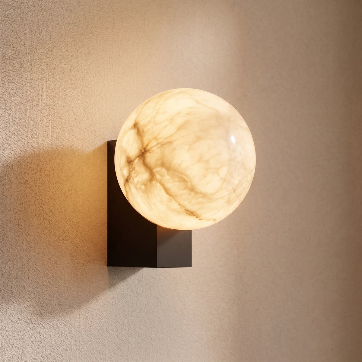 Lunara Alabaster Globe Wall Sconce – Alabaster detail 13