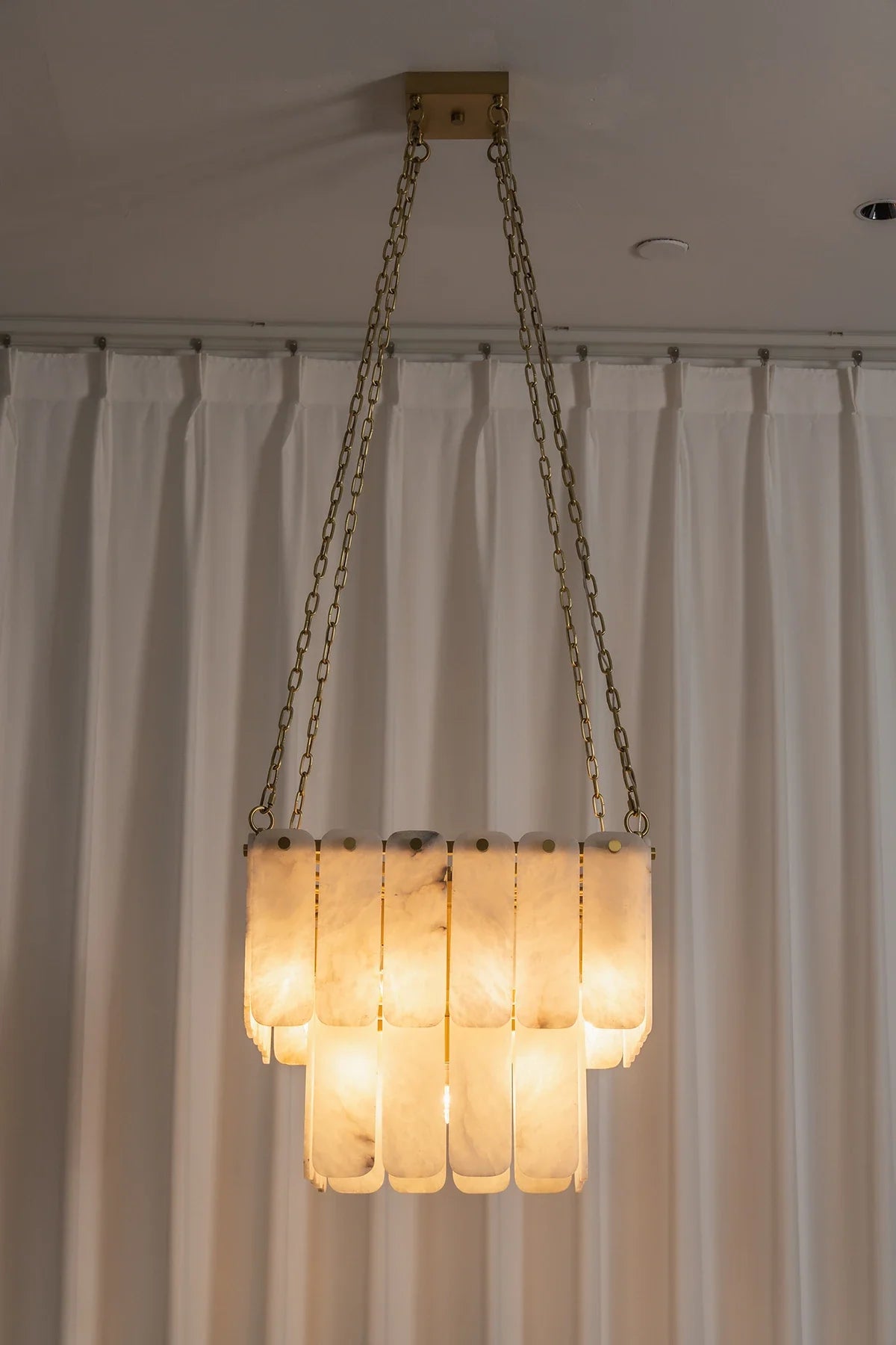 Maren Tiered Alabaster Tile Chandelier – Alabaster detail 19