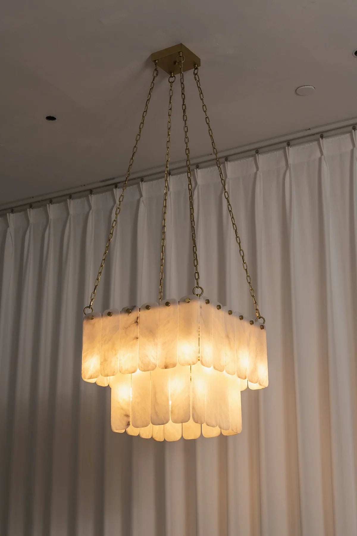 Maren Tiered Alabaster Tile Chandelier – Alabaster detail 20