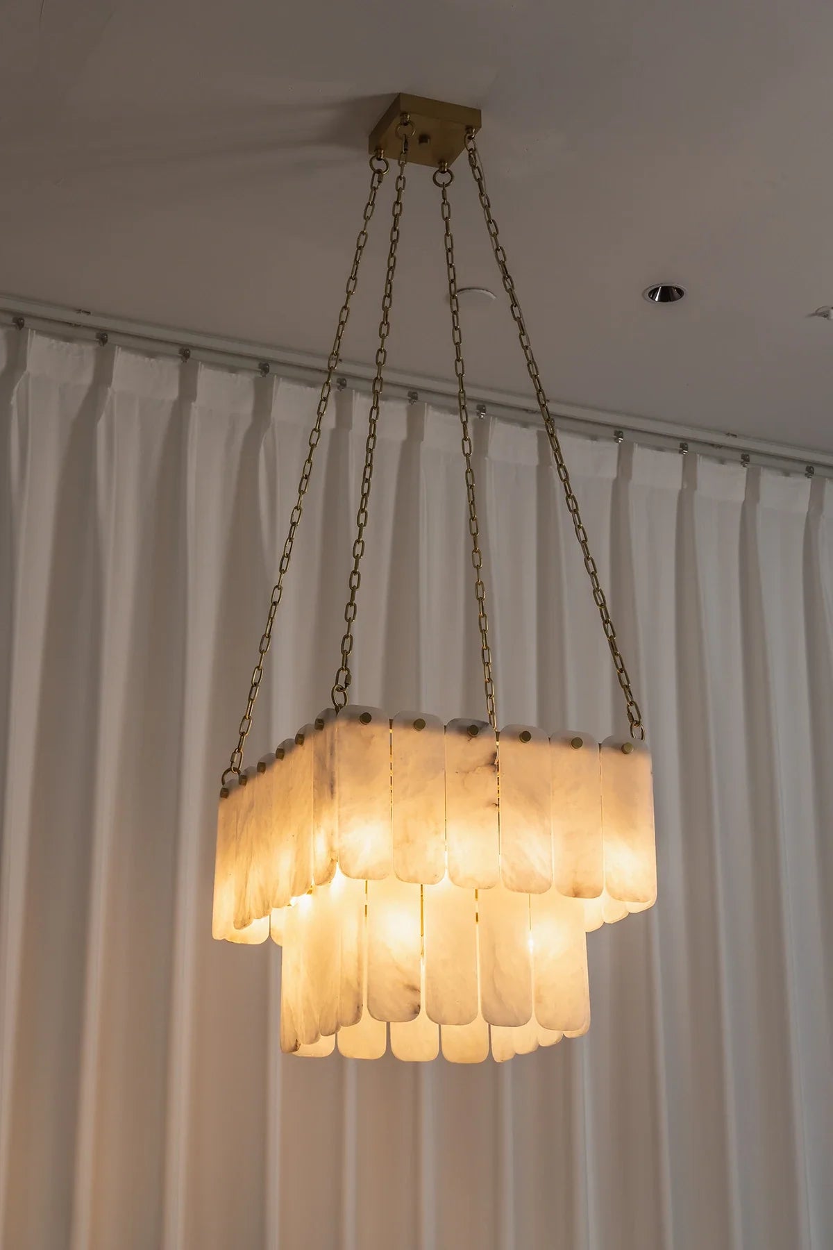 Maren Tiered Alabaster Tile Chandelier – Alabaster detail 18