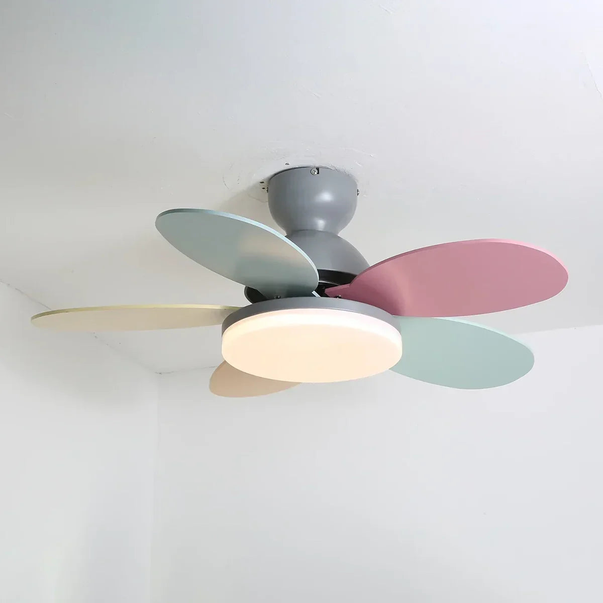 Petal Shaped Petalo Copper Ceiling Fan Light – Copper detail 14