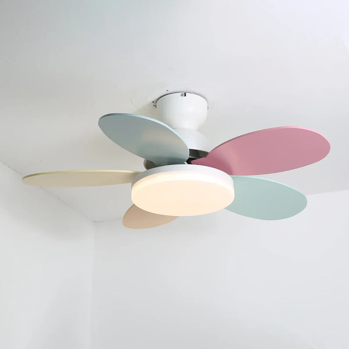 Petal Shaped Petalo Copper Ceiling Fan Light – Copper detail 18