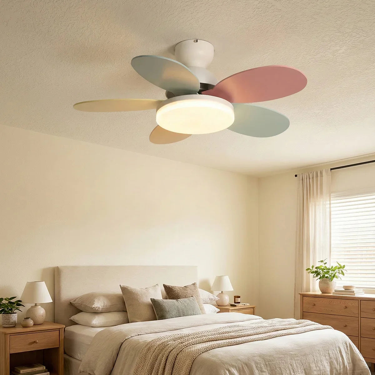 Petal Shaped Petalo Copper Ceiling Fan Light – Copper detail 4
