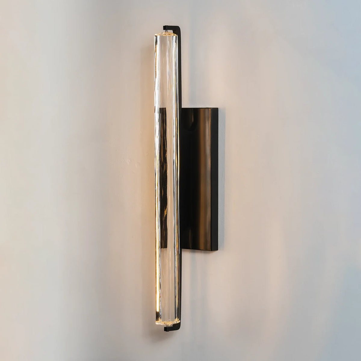 Rainer Faceted Crystal Bar Sconce – Crystal detail 18