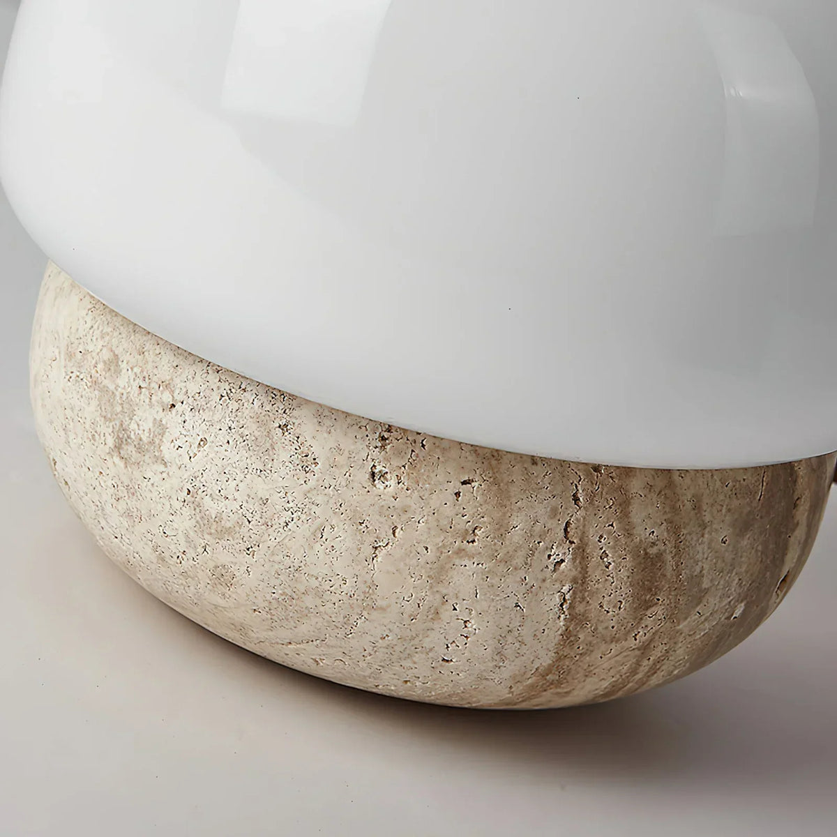 Round Doudou Travertine Table Lamp – Travertine detail 8