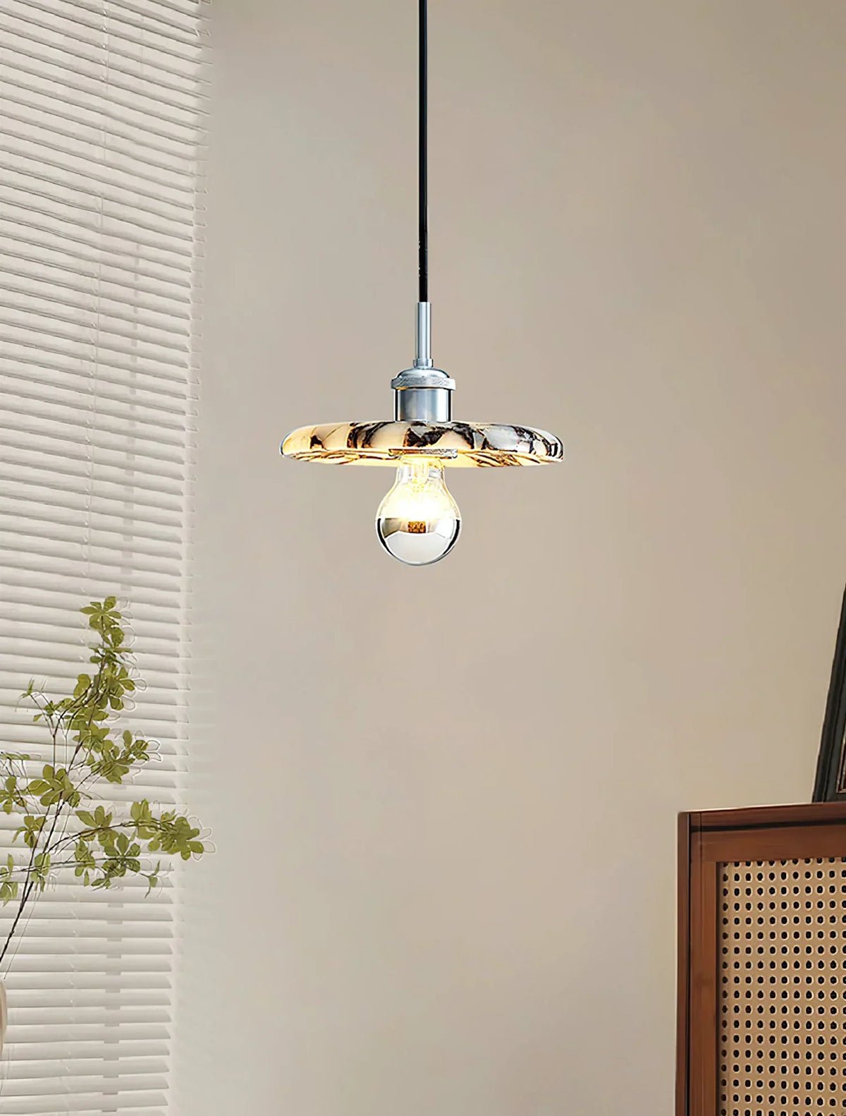 Round Zat Marble Pendant Lamp – Marble detail 6