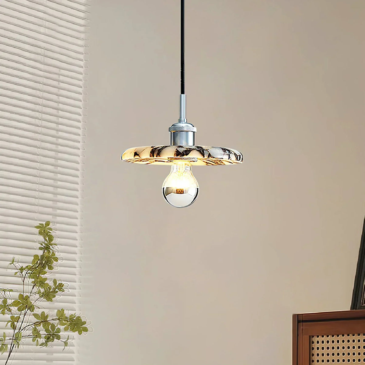 Round Zat Marble Pendant Lamp – Marble detail 2