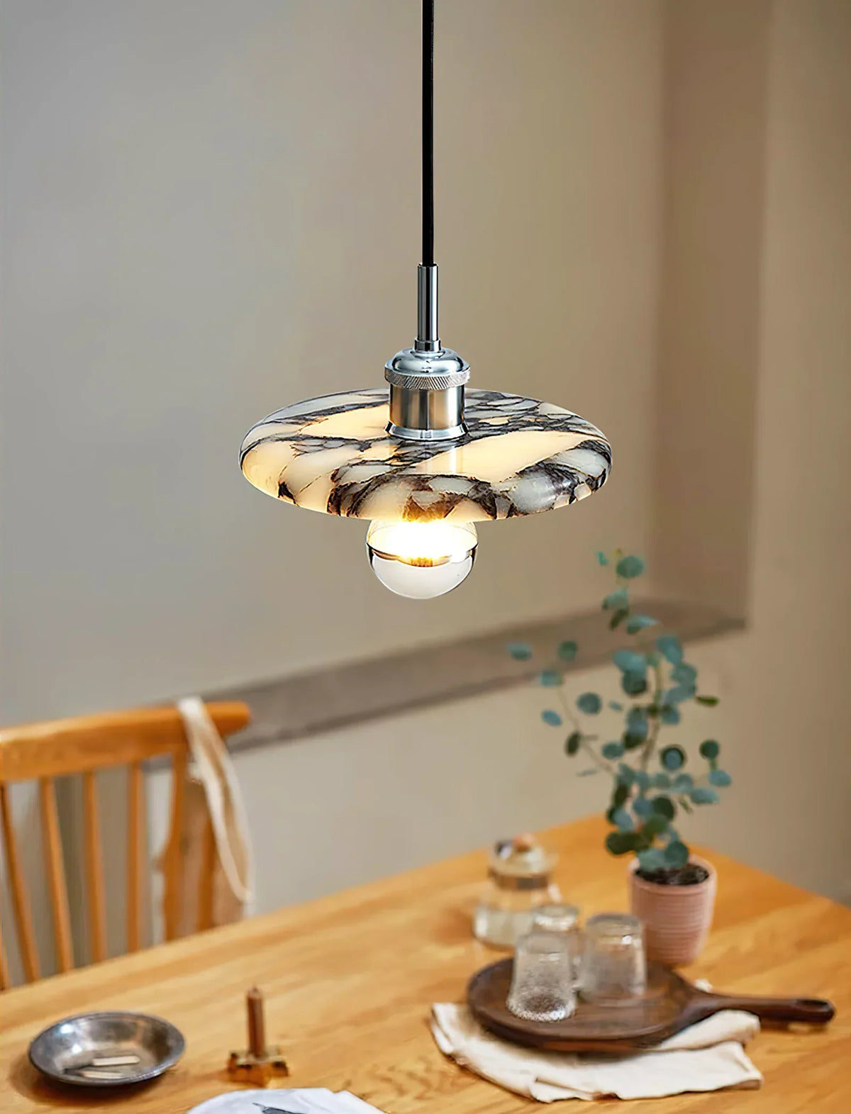 Round Zat Marble Pendant Lamp – Marble detail 4