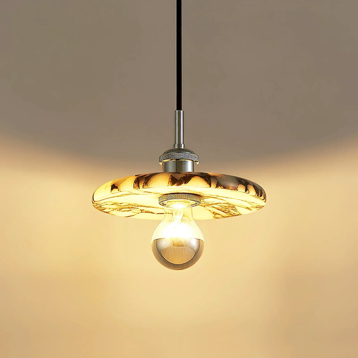 Round Zat Marble Pendant Lamp – Marble detail 9