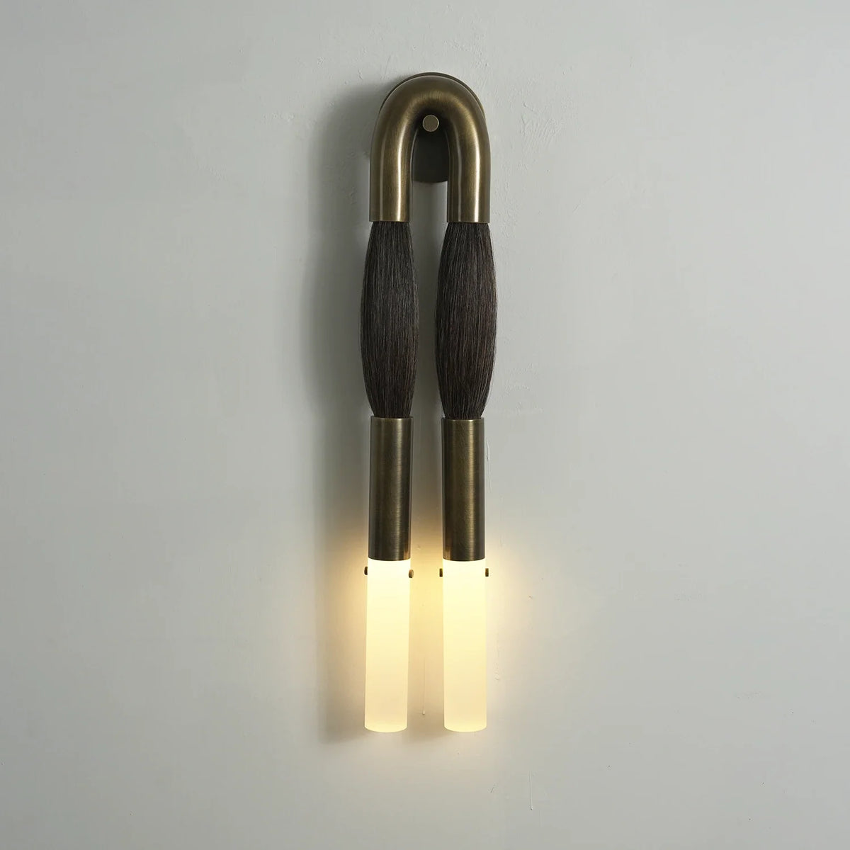 Sable Arc Brass Wall Sconce – Brass detail 12
