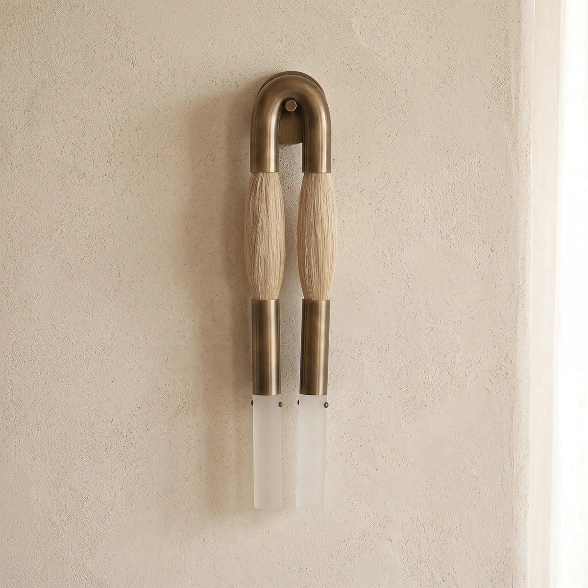 Sable Arc Brass Wall Sconce – Brass detail 18