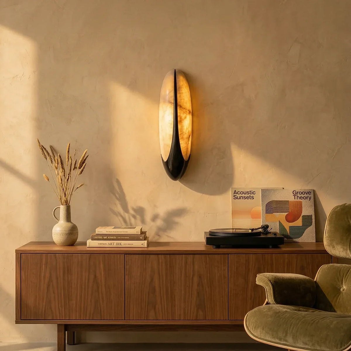 Sculptural Curved Alabaster Wall Lamp – Alabaster detail 6