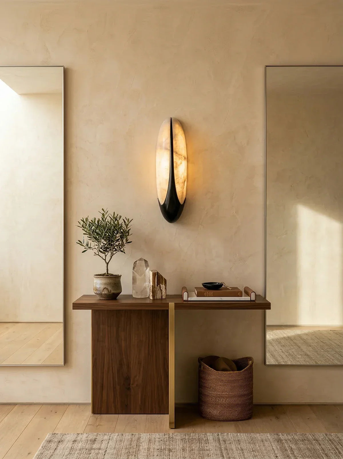 Sculptural Curved Alabaster Wall Lamp – Alabaster detail 10