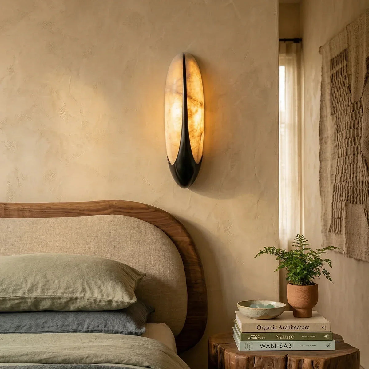 Sculptural Curved Alabaster Wall Lamp – Alabaster detail 4