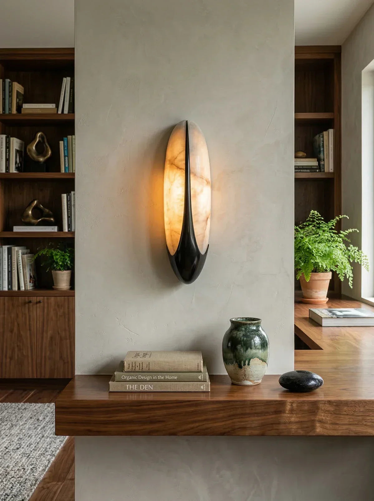Sculptural Curved Alabaster Wall Lamp – Alabaster detail 9