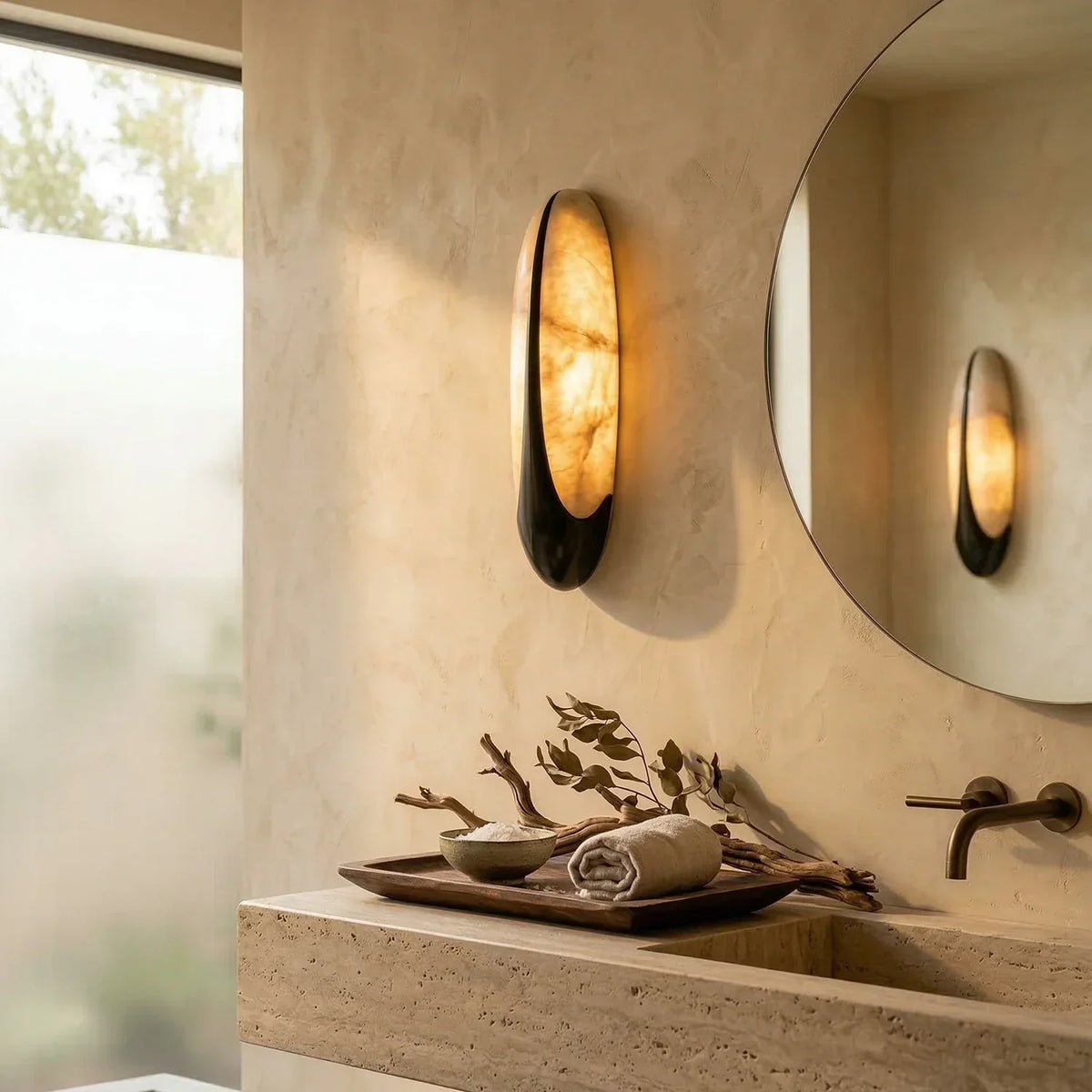 Sculptural Curved Alabaster Wall Lamp – Alabaster detail 8
