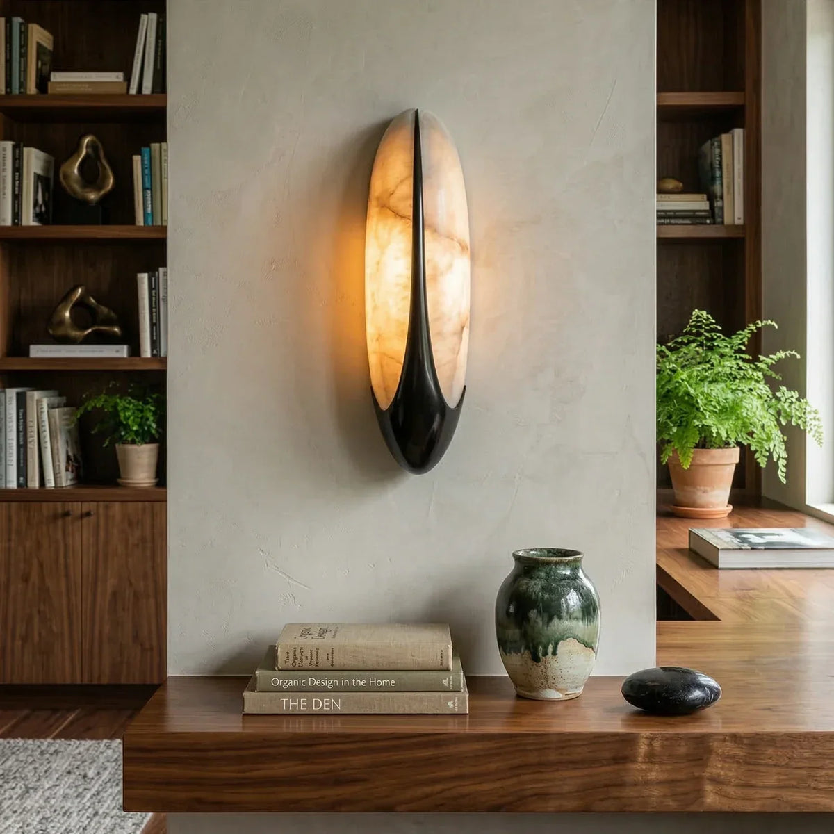 Sculptural Curved Alabaster Wall Lamp – Alabaster detail 3