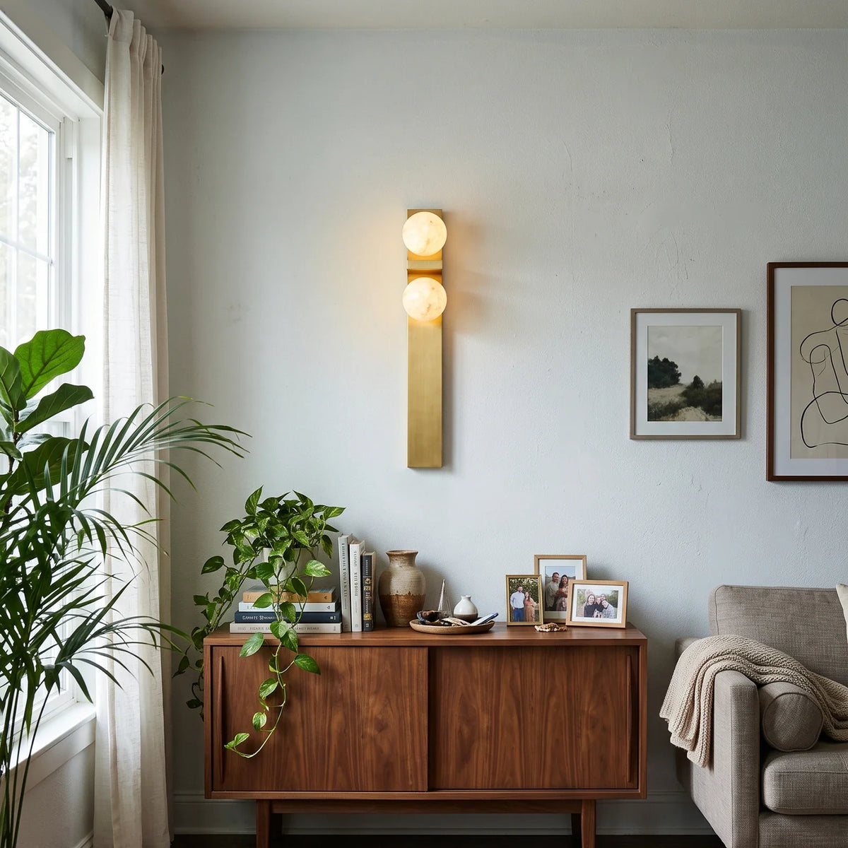 Selene Twin Alabaster Wall Sconce – Alabaster detail 2