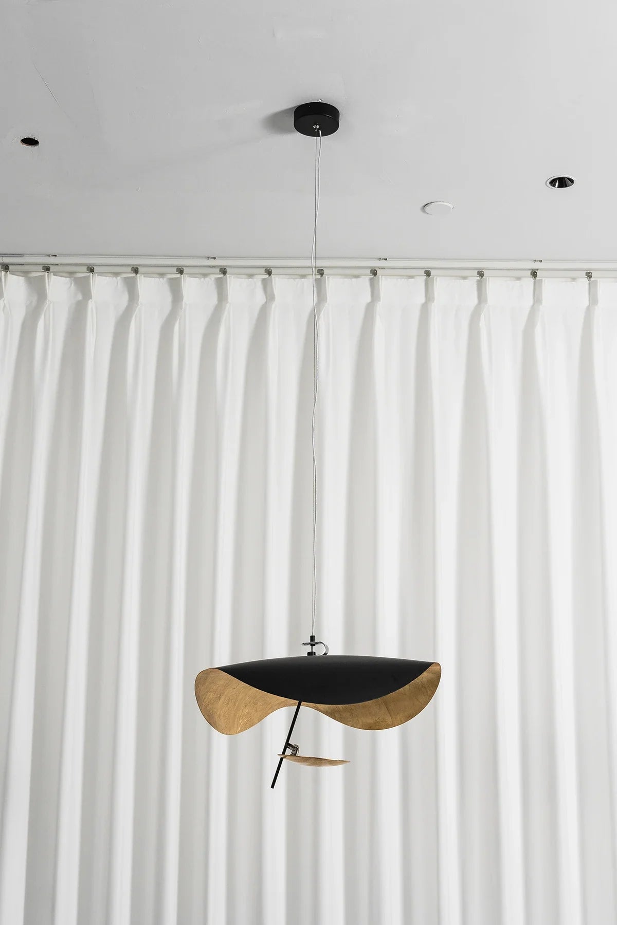 Solenne Gold Leaf Wave Iron Pendant Light – Iron detail 26