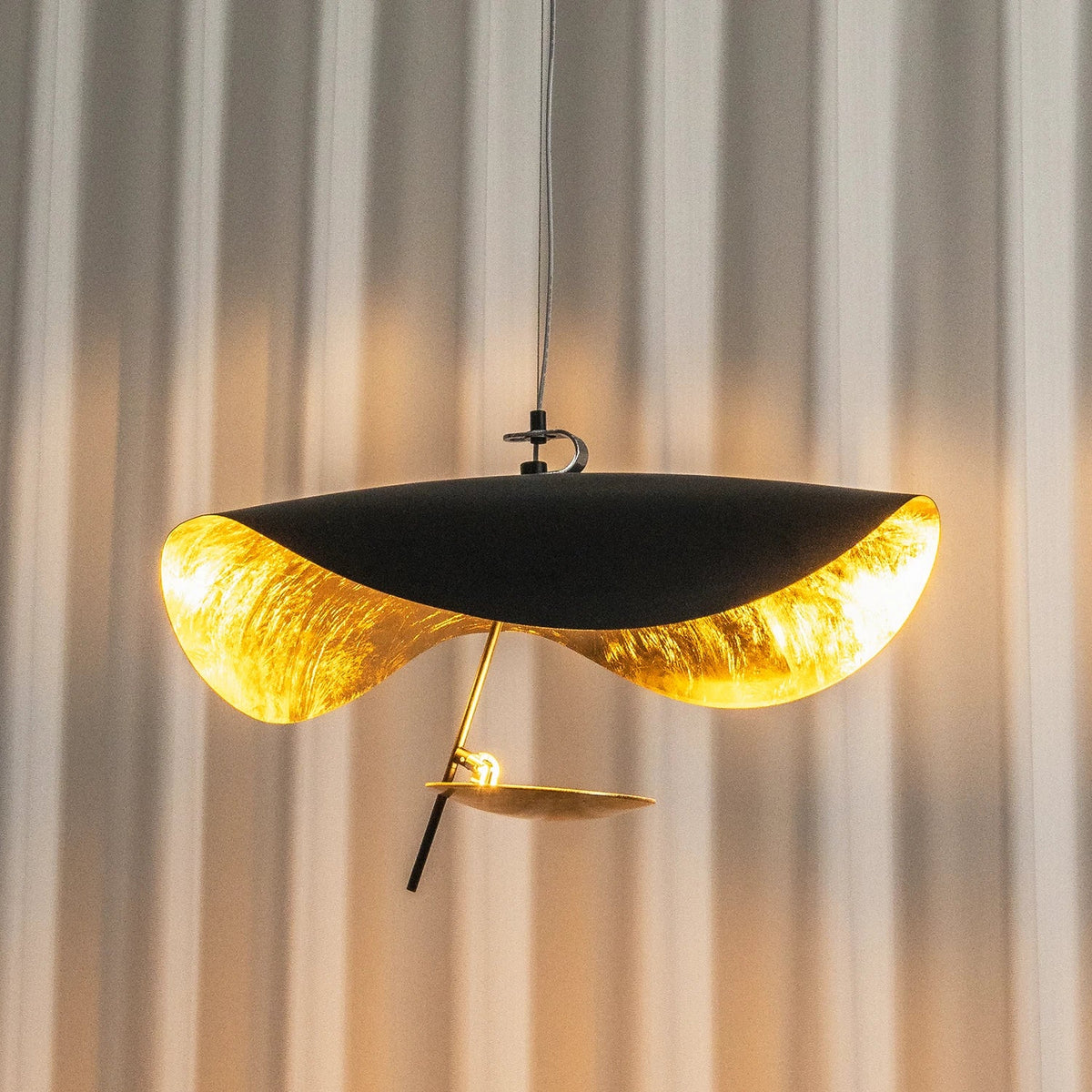 Solenne Gold Leaf Wave Iron Pendant Light – Iron detail 18