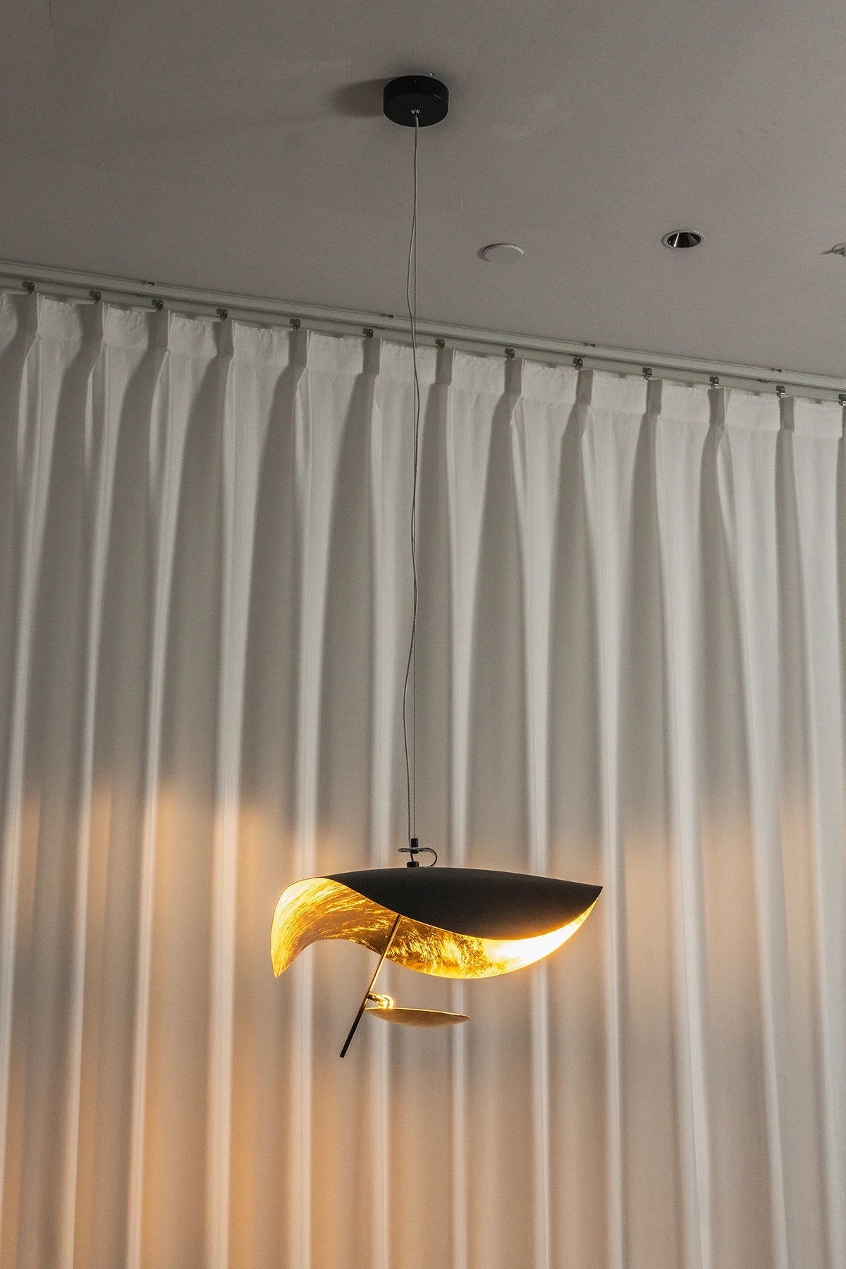 Solenne Gold Leaf Wave Iron Pendant Light – Iron detail 22