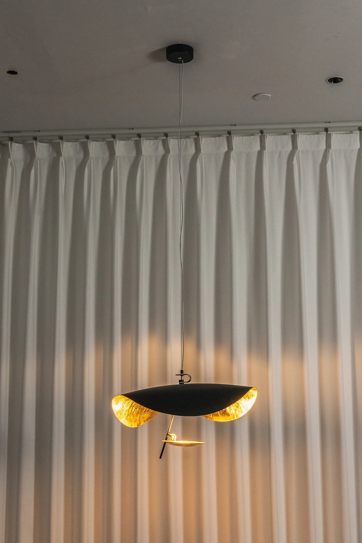 Solenne Gold Leaf Wave Iron Pendant Light – Iron detail 24