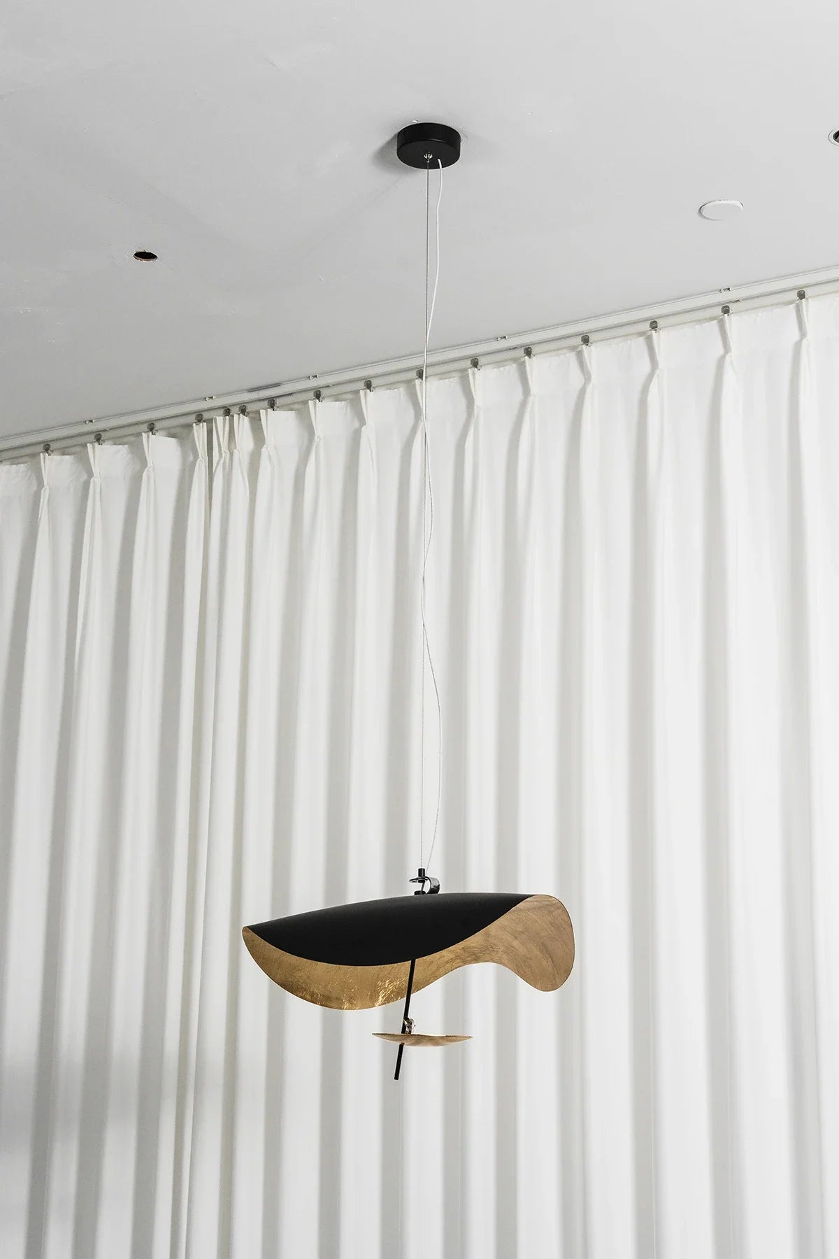 Solenne Gold Leaf Wave Iron Pendant Light – Iron detail 27