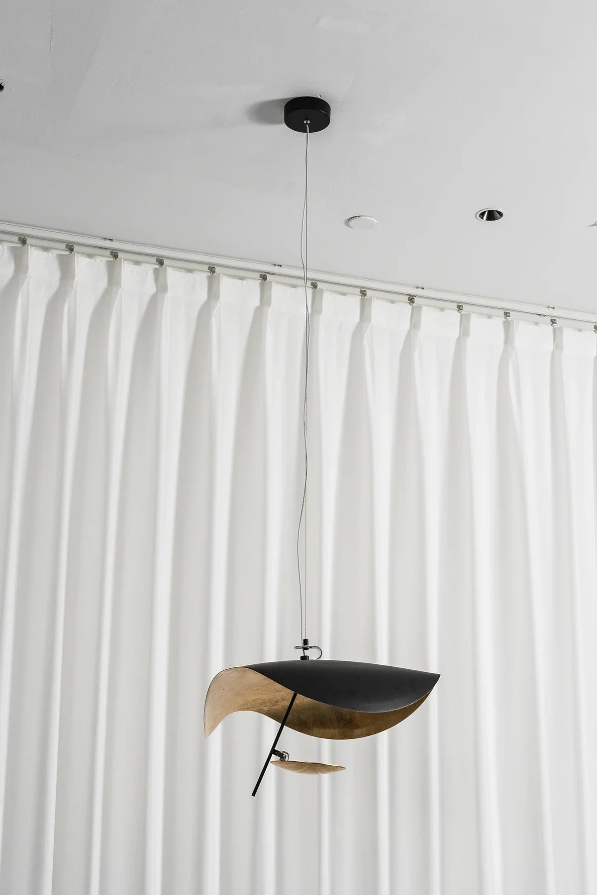 Solenne Gold Leaf Wave Iron Pendant Light – Iron detail 28