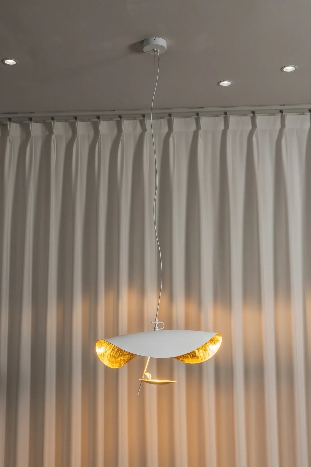 Solenne Gold Leaf Wave Iron Pendant Light – Iron detail 25