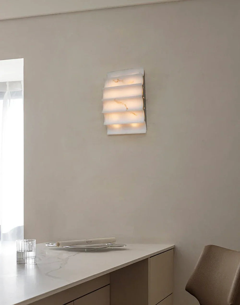 Stepped Arched Alabaster Wall Lamp – Alabaster detail 9