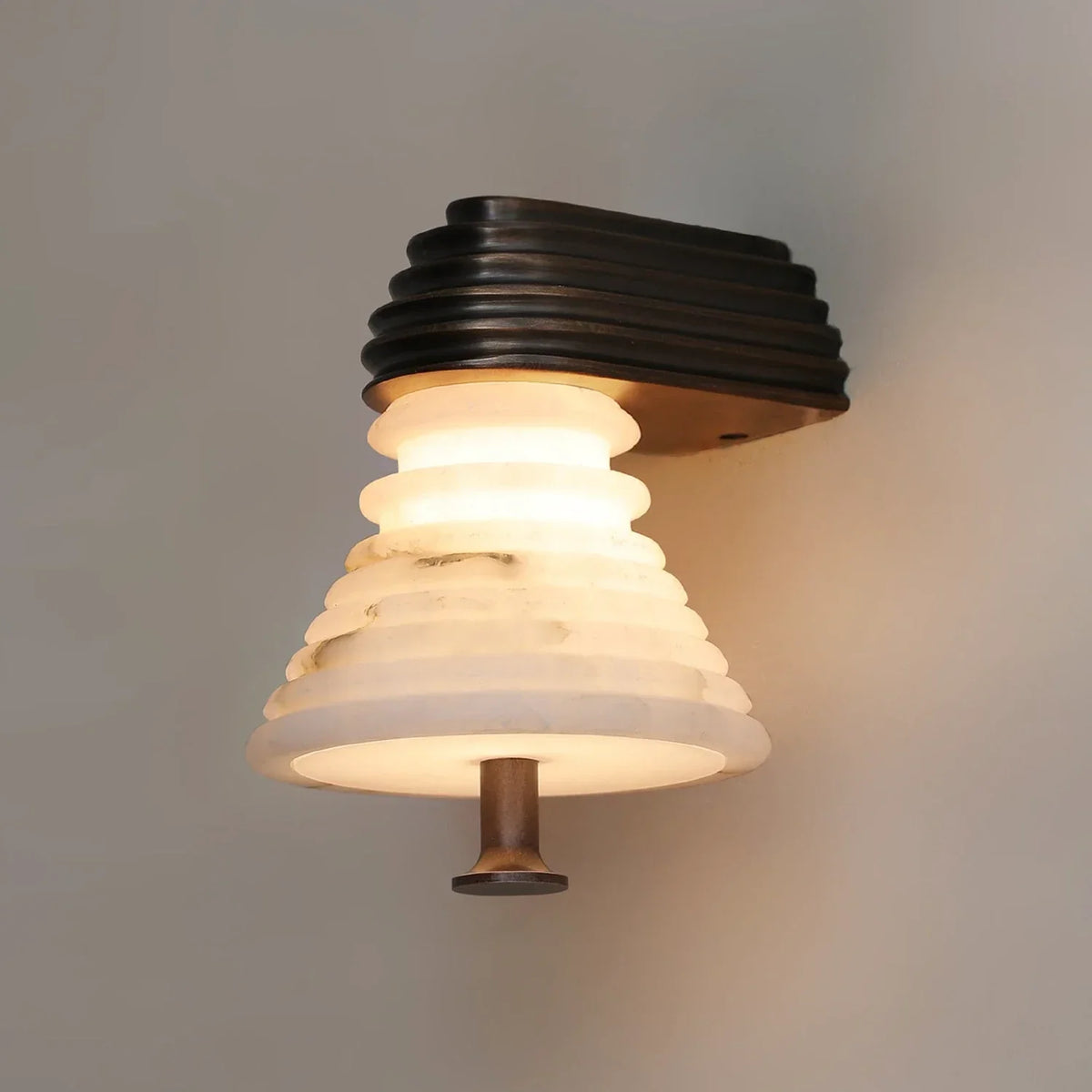 Strata Ribbed Alabaster Wall Sconce – Alabaster detail 10