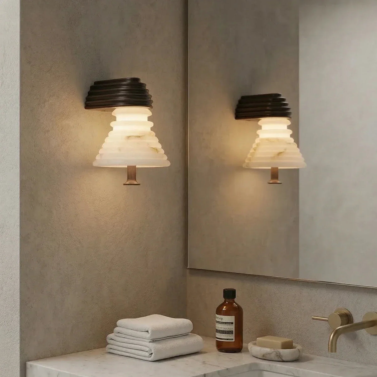 Strata Ribbed Alabaster Wall Sconce – Alabaster detail 6