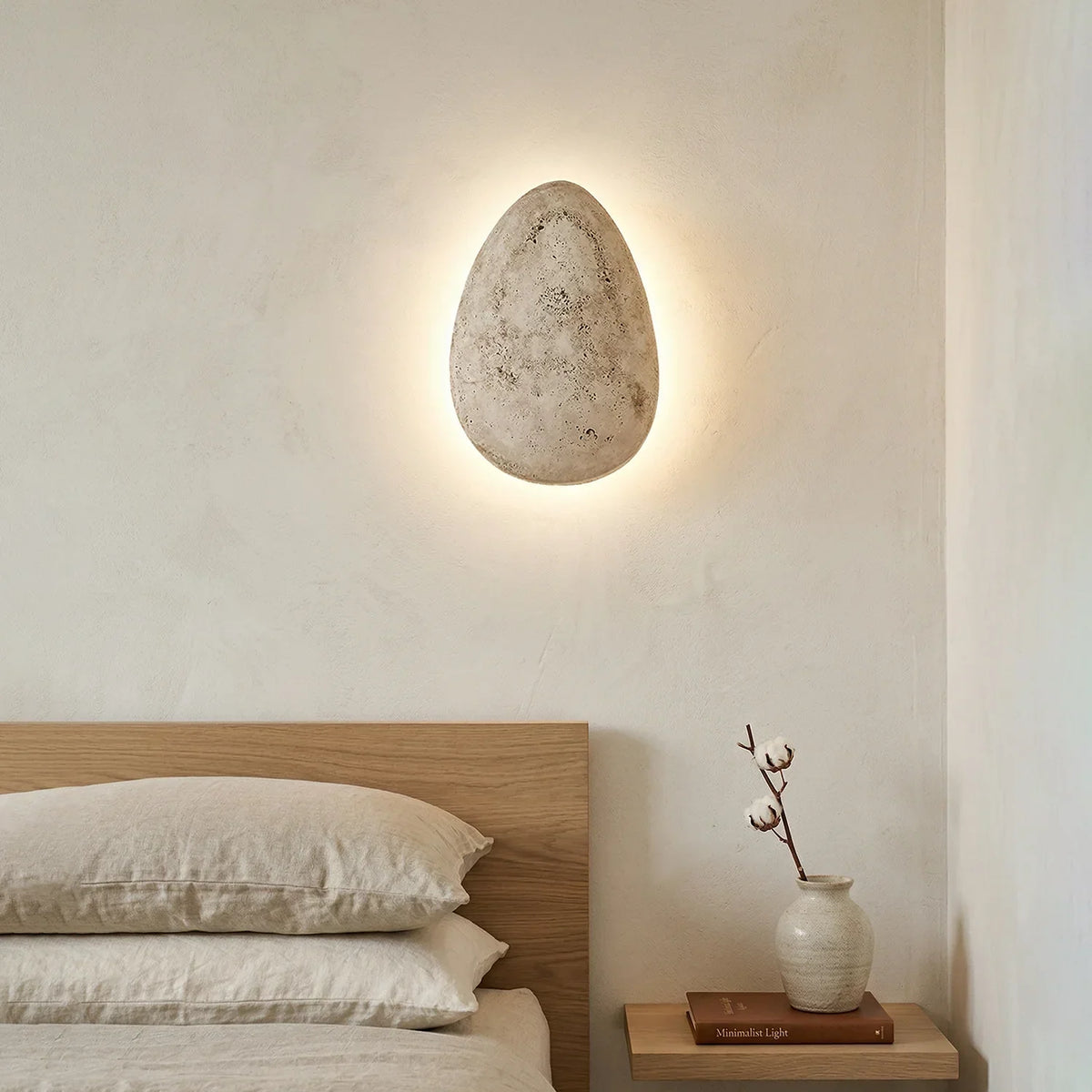 Terra Ovo Pebble-Shaped Travertine Wall Lamp – Travertine detail 3
