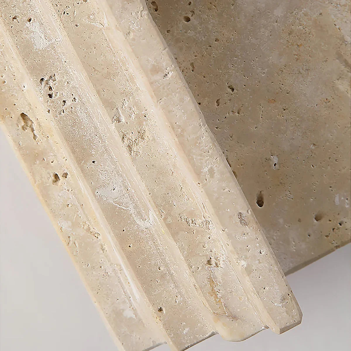 Travertine Bien Wall Lamp – Travertine detail 9
