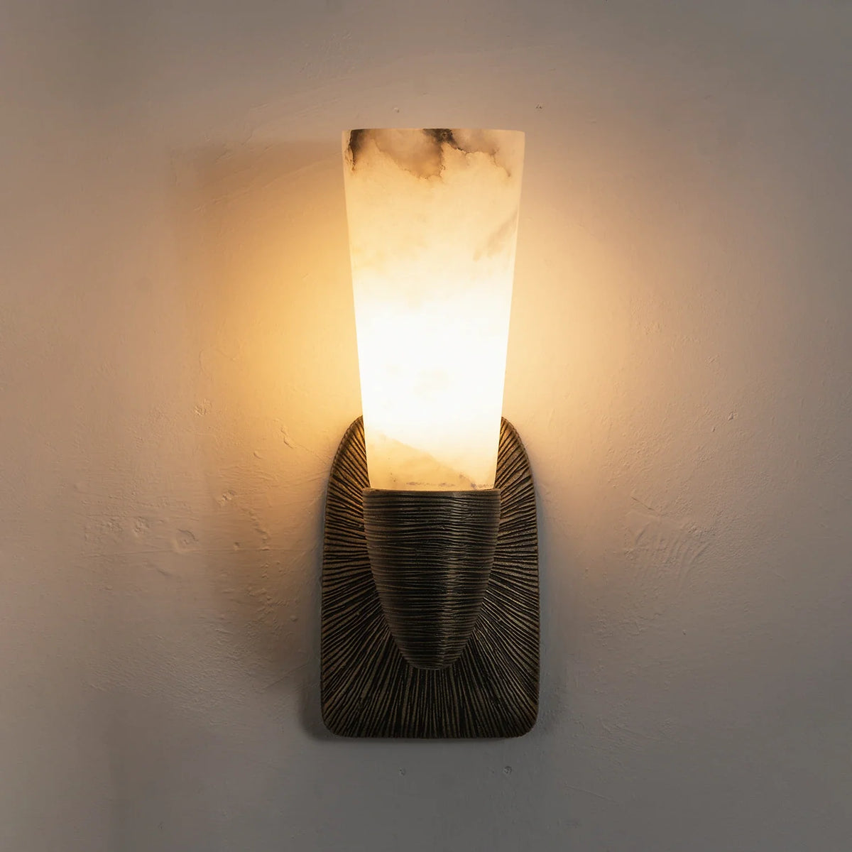 Twist Tapered Alabaster Wall Sconce – Alabaster detail 33