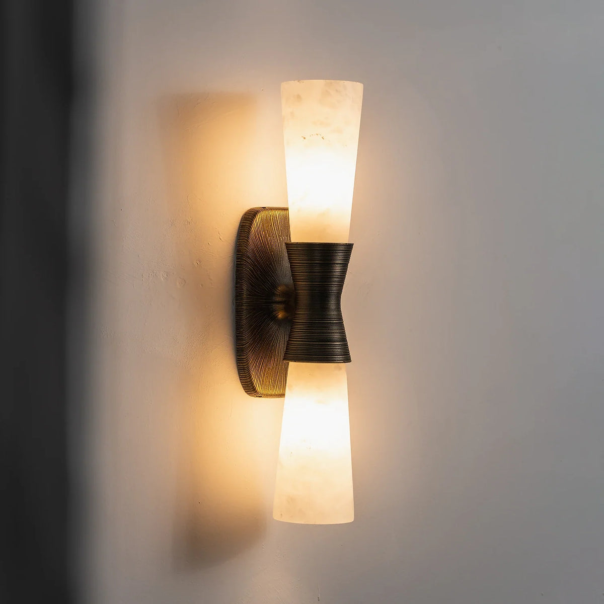 Twist Tapered Alabaster Wall Sconce – Alabaster detail 39