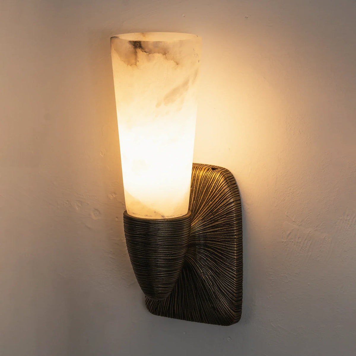 Twist Tapered Alabaster Wall Sconce – Alabaster detail 34