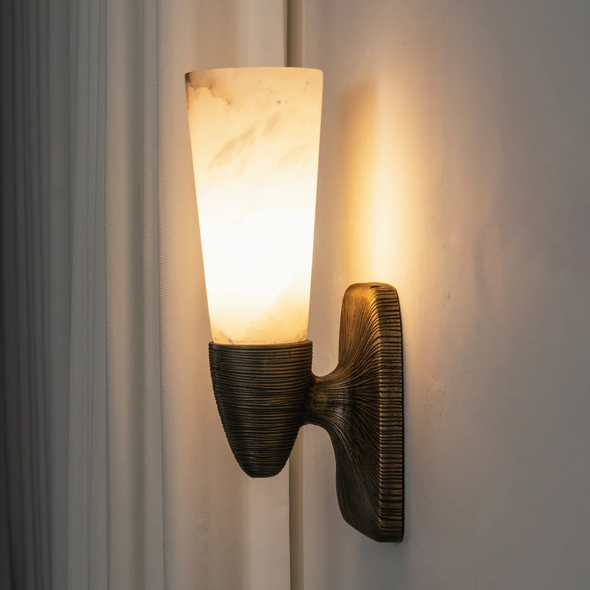 Twist Tapered Alabaster Wall Sconce – Alabaster detail 35