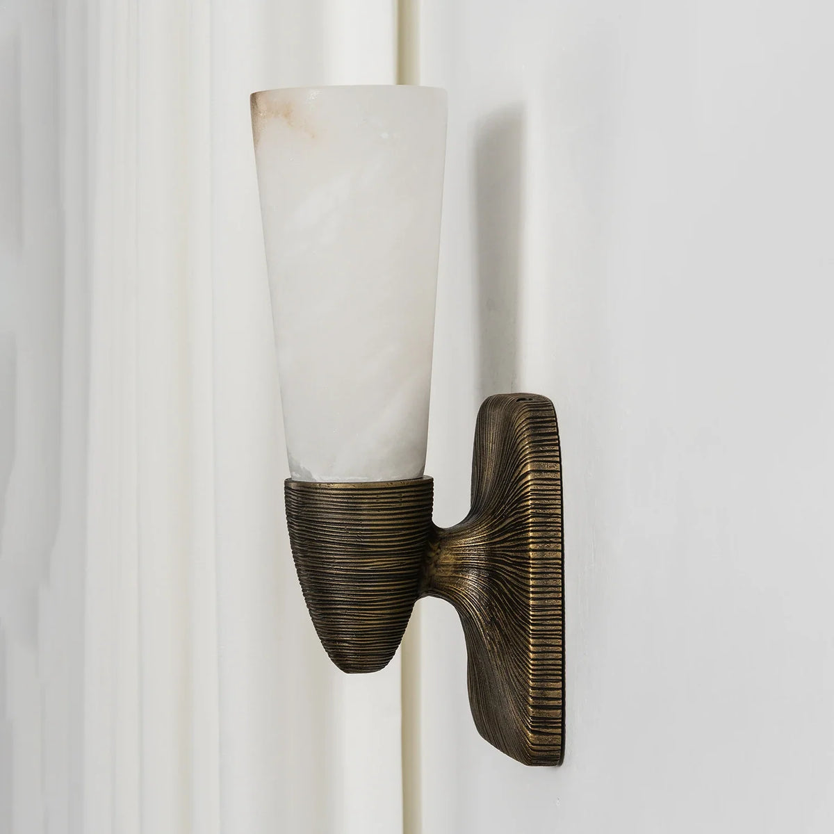 Twist Tapered Alabaster Wall Sconce – Alabaster detail 37