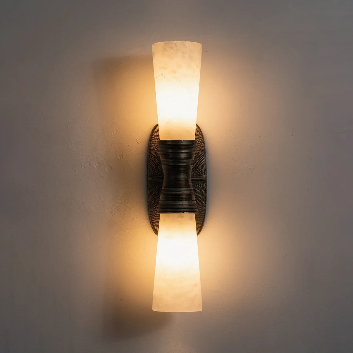 Twist Tapered Alabaster Wall Sconce – Alabaster detail 40