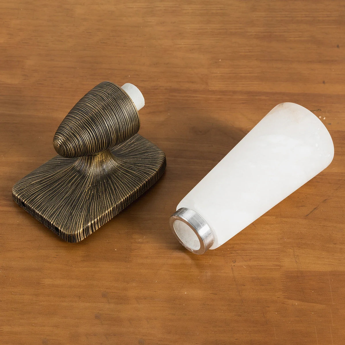 Twist Tapered Alabaster Wall Sconce – Alabaster detail 30