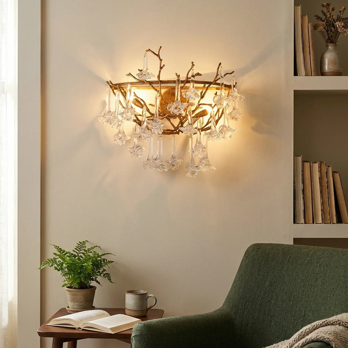 Vine-Patterned Glass Floral Wall Sconce – Glass detail 2