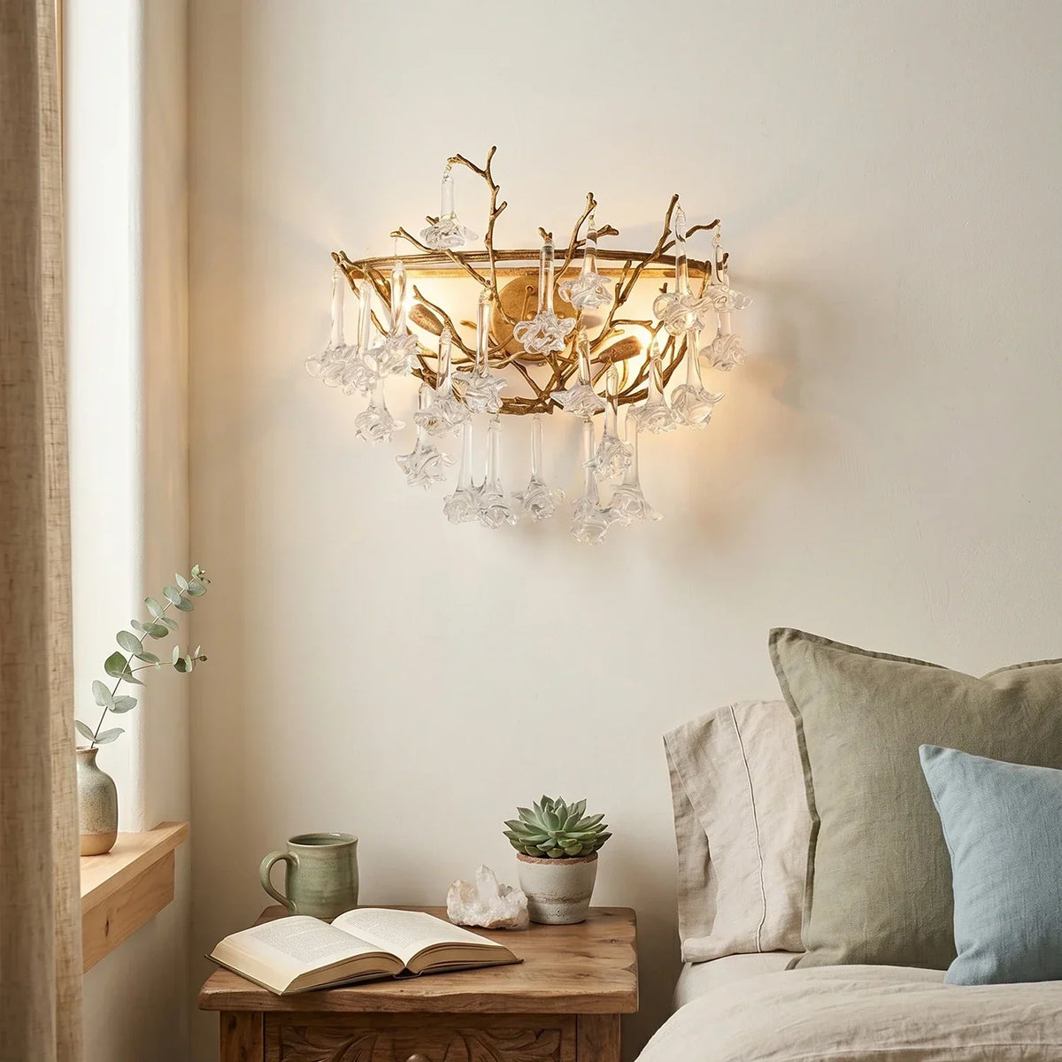 Vine-Patterned Glass Floral Wall Sconce – Glass detail 4
