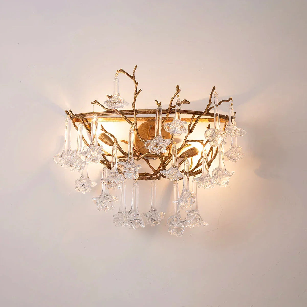 Vine-Patterned Glass Floral Wall Sconce – Glass detail 12