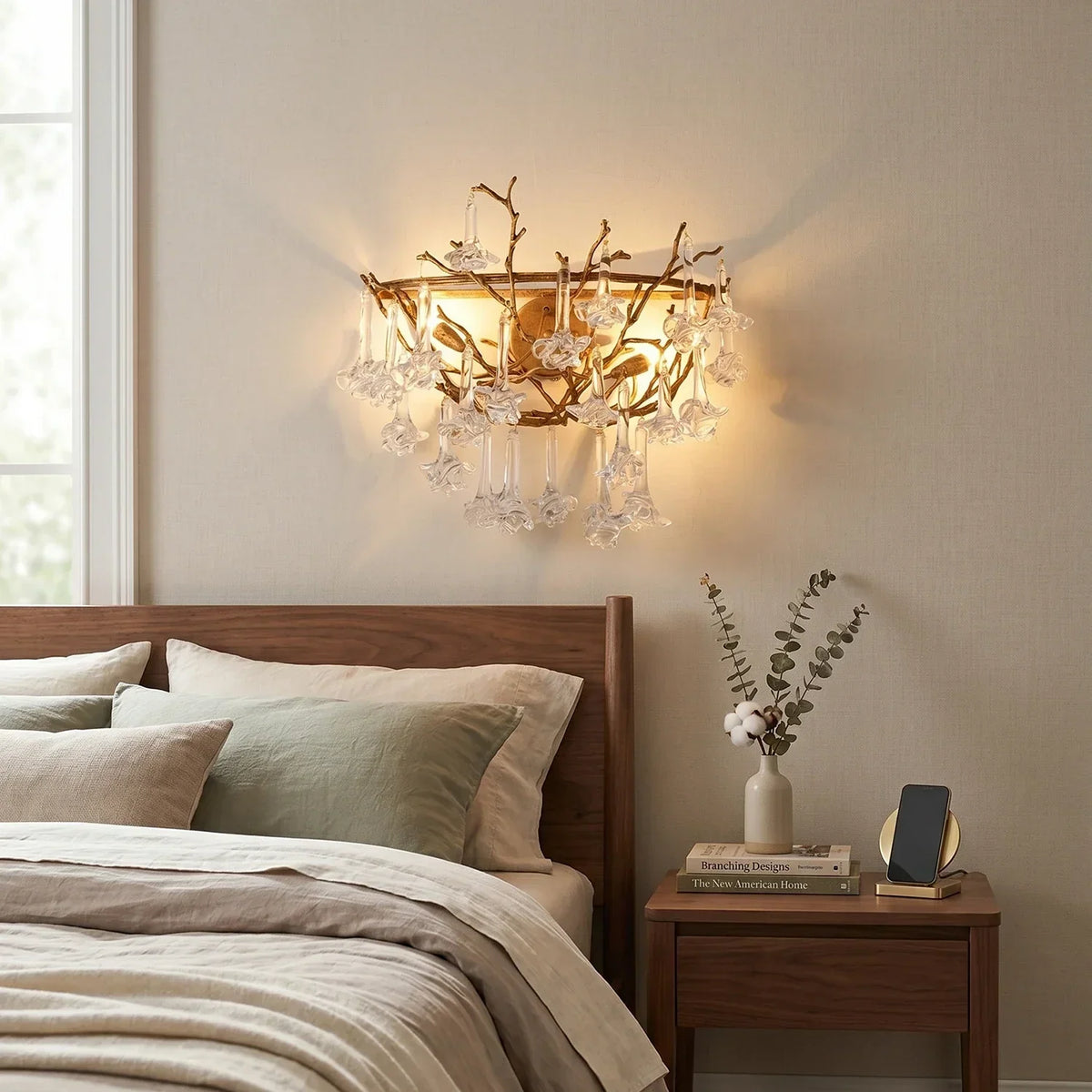 Vine-Patterned Glass Floral Wall Sconce – Glass detail 3