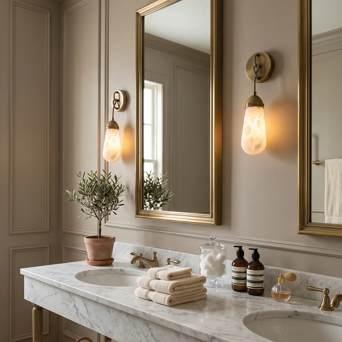 Wren Hanging Alabaster Sconce – Alabaster detail 6