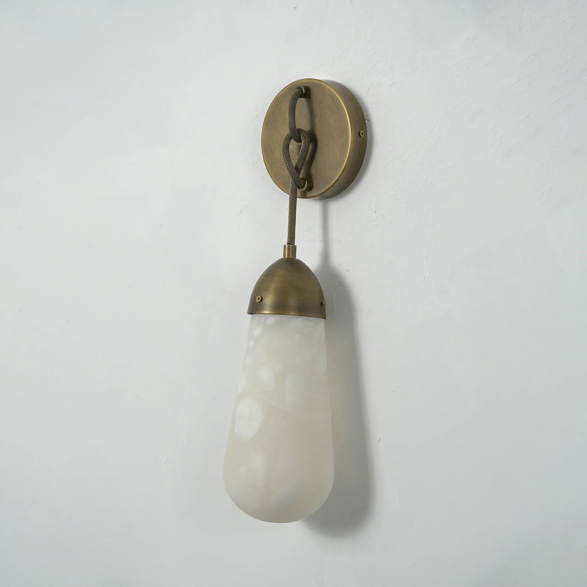 Wren Hanging Alabaster Sconce – Alabaster detail 13